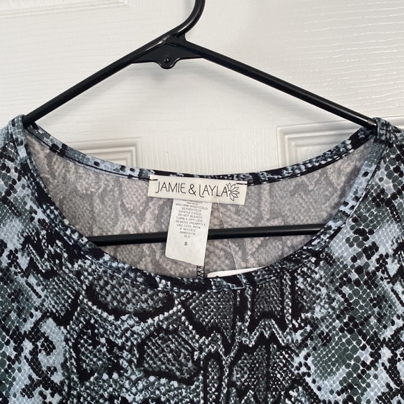 NWT Crew Neck Short Sleeve Animal Print Jamie & Layla size Small - Picture 2 of 4